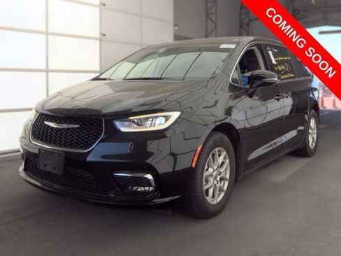 Used 2024 Chrysler Pacifica Touring-L FWD image 1