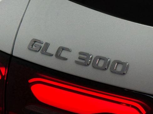 Used 2023 Mercedes-Benz GLC 300 4MATIC image 21