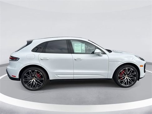 Used 2023 Porsche Macan S image 3