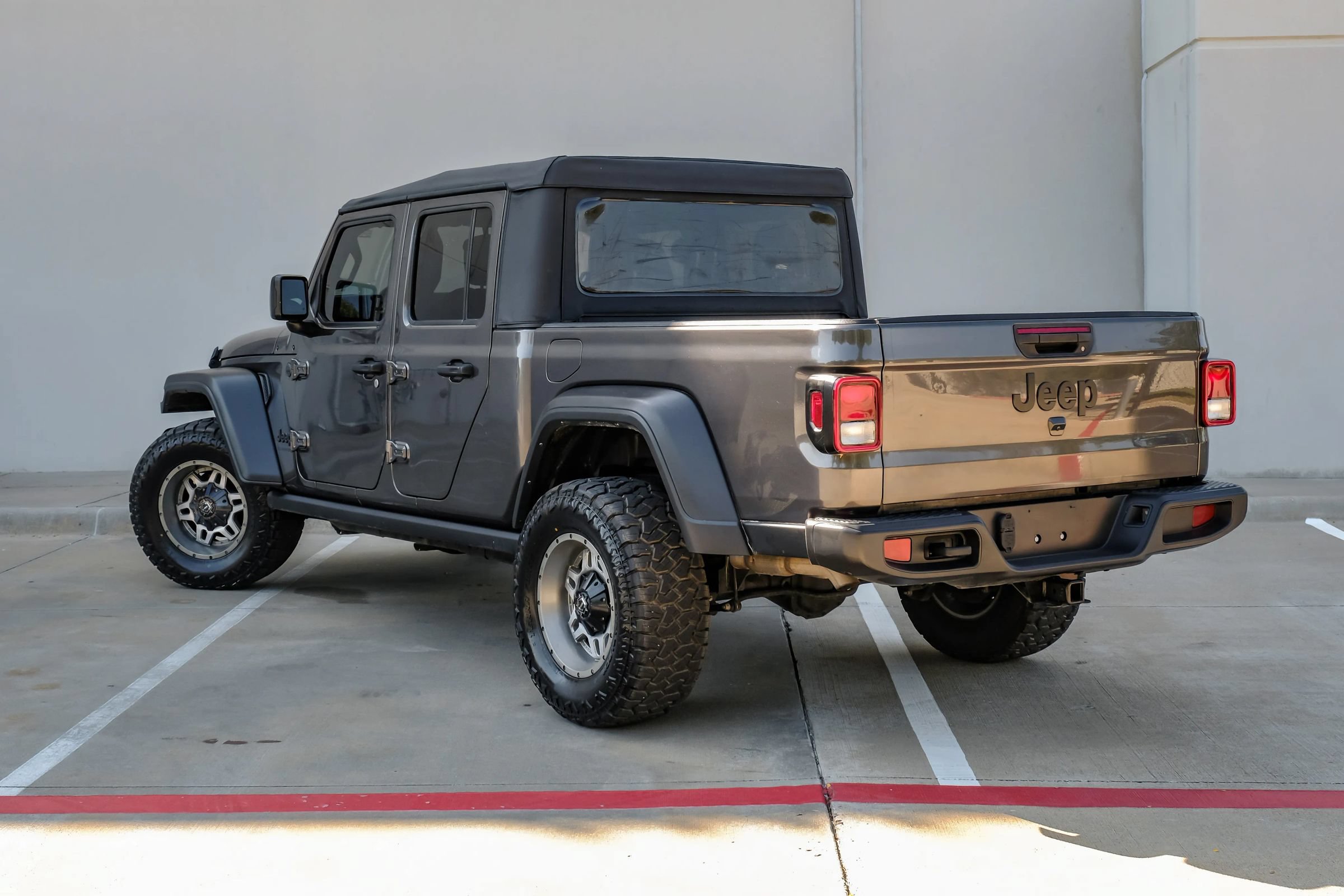 Used 2023 Jeep Gladiator Sport AWD/4WD image 13