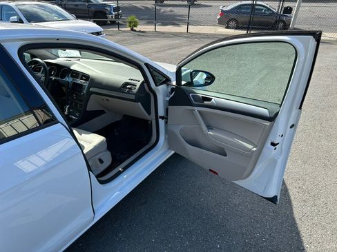 Used 2015 Volkswagen e-Golf SEL Premium image 42