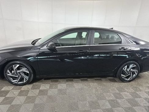 Used 2024 Hyundai Elantra SEL w/ Convenience Package FWD image 5