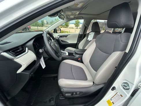 Used 2025 Toyota RAV4 XLE w/ Convenience Package image 34