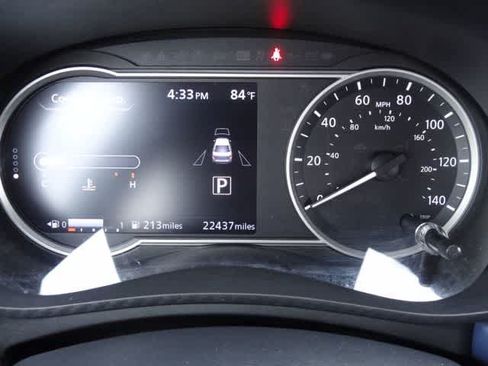 Used 2025 Nissan Versa SV FWD image 17