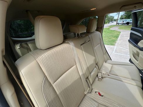 Used 2015 Toyota Highlander Plus FWD image 18