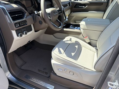 New 2026 GMC Yukon Denali w/ Sun & Power Step Package image 10