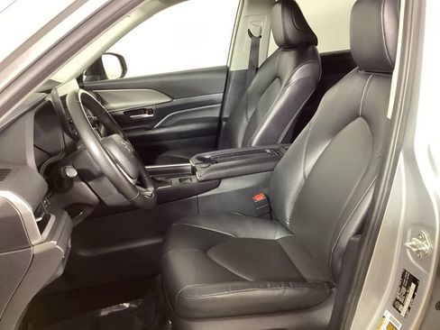 Used 2024 Toyota Grand Highlander AWD image 10
