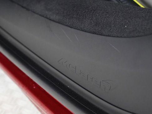 Used 2024 McLaren Artura image 22