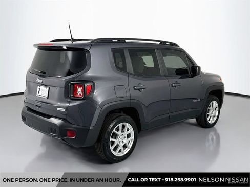 Used 2022 Jeep Renegade Latitude w/ Convenience Group AWD/4WD image 5