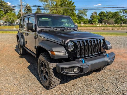 Used 2023 Jeep Wrangler Unlimited w/ Safety Group AWD/4WD image 3