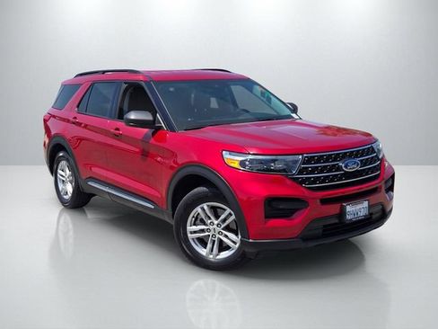 Used 2023 Ford Explorer XLT RWD image 1
