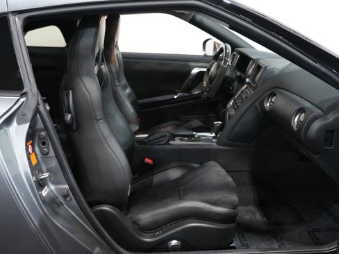 Used 2009 Nissan GT-R Premium image 33