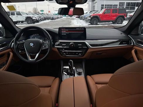 Used 2023 BMW 540i xDrive w/ Premium Package image 24