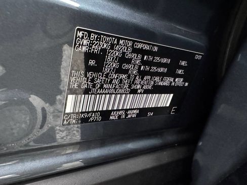 Used 2022 Toyota Venza LE image 31