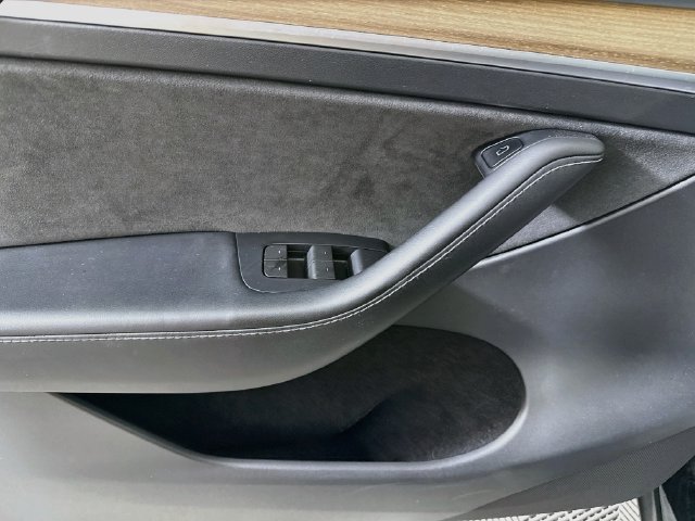 Used 2023 Tesla Model Y Performance AWD/4WD image 17