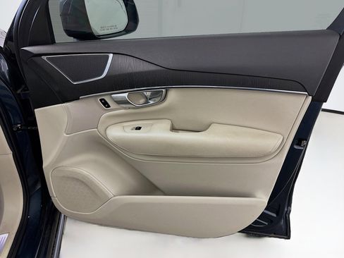 Used 2020 Volvo XC90 T5 Momentum image 35