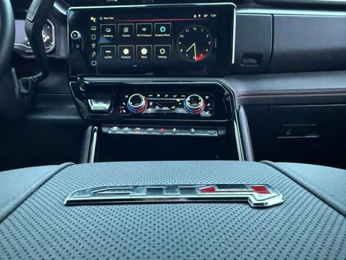 Used 2025 GMC Sierra 2500 AT4 image 38