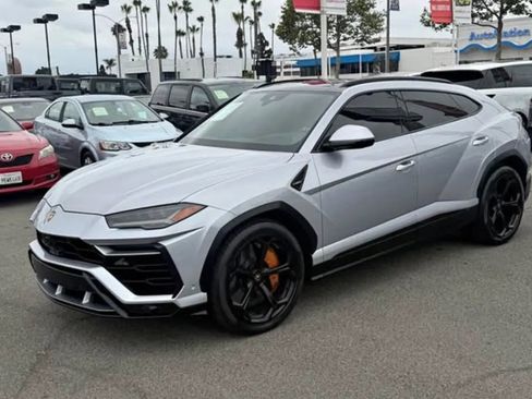 Used 2020 Lamborghini Urus AWD/4WD image 2
