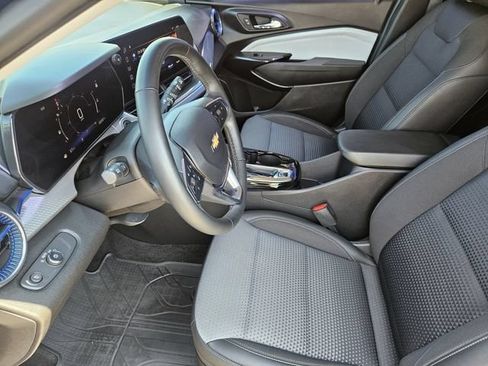 Used 2024 Chevrolet Trax LT w/ Driver Confidence Package FWD image 14
