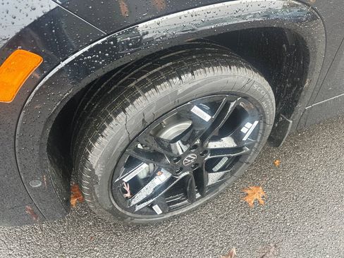 New 2026 Volkswagen Tiguan SE R-Line image 2