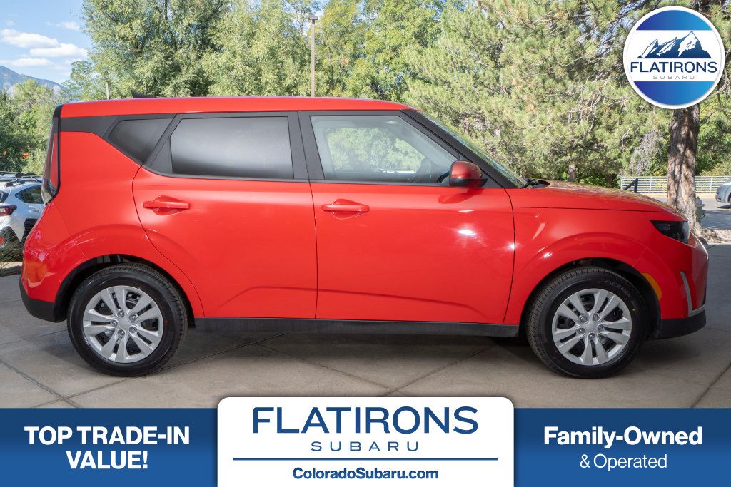 Used 2023 Kia Soul LX FWD image 1