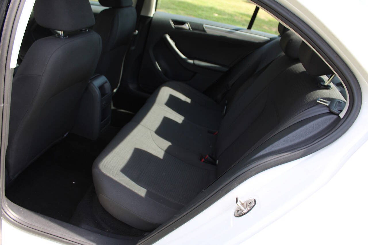 Used 2016 Volkswagen Jetta SE FWD image 30