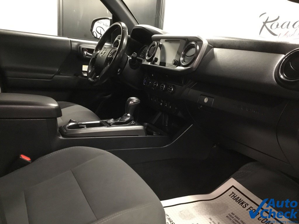 Used 2018 Toyota Tacoma TRD Off-Road w/ Technology Package AWD/4WD image 49