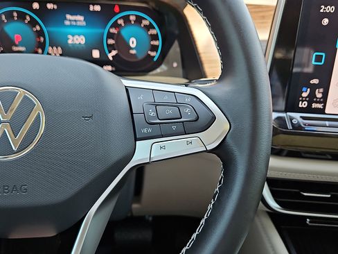 Used 2025 Volkswagen Atlas SEL image 19