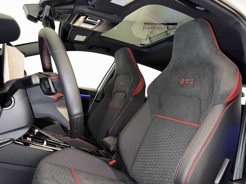 Used 2026 Volkswagen GTI SE FWD image 20
