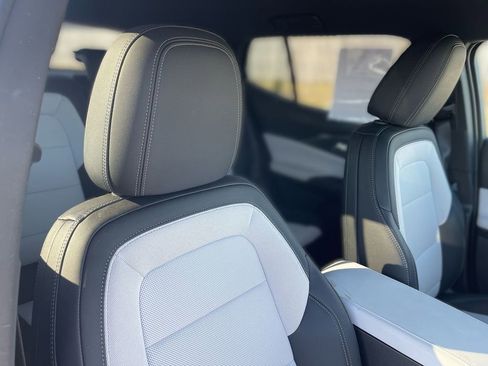 Used 2025 Chevrolet Equinox EV LT image 30