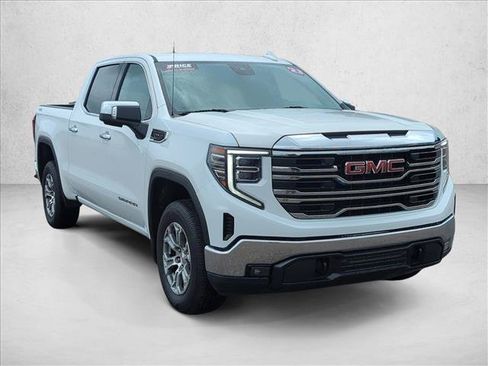 Used 2023 GMC Sierra 1500 SLT AWD/4WD image 3