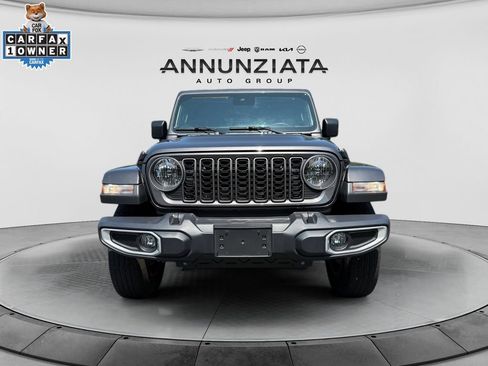 Used 2025 Jeep Gladiator Sport AWD/4WD image 8