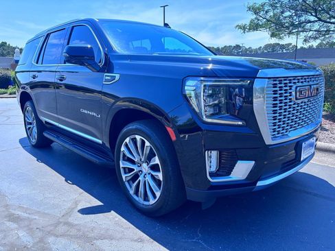 Used 2021 GMC Yukon Denali w/ Advanced Technology Package AWD/4WD image 3