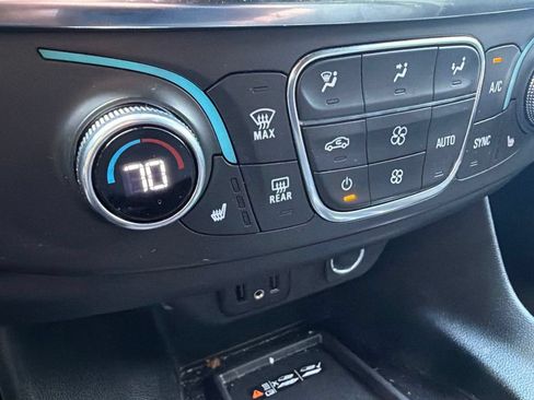 Used 2023 Chevrolet Traverse LT FWD image 23