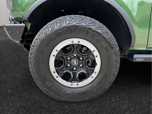 Used 2022 Ford Bronco Badlands w/ Sasquatch Package AWD/4WD image 13