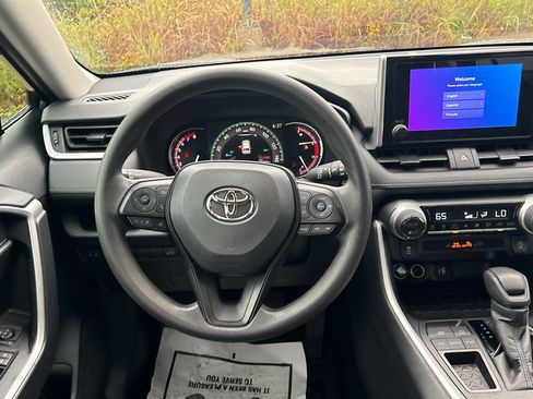 Used 2025 Toyota RAV4 XLE w/ Convenience Package FWD image 19