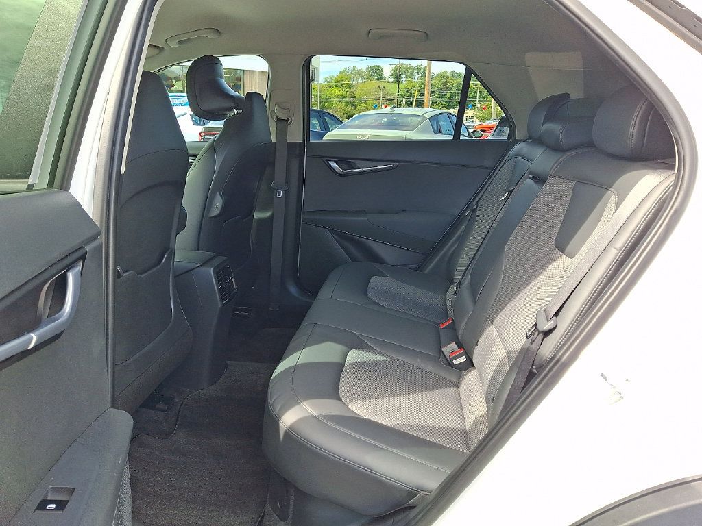 Certified 2023 Kia Niro EX FWD image 12