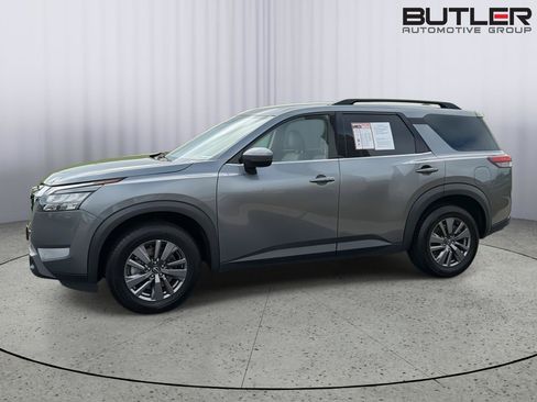 Used 2024 Nissan Pathfinder SV FWD image 3