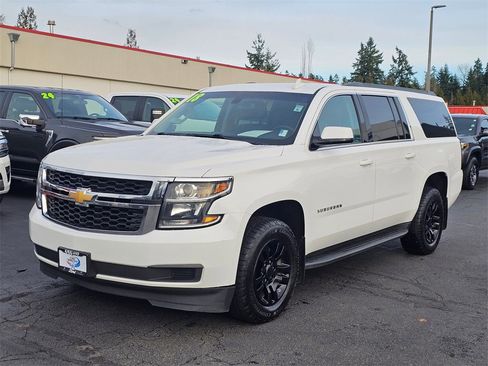 Used 2018 Chevrolet Suburban LS image 3