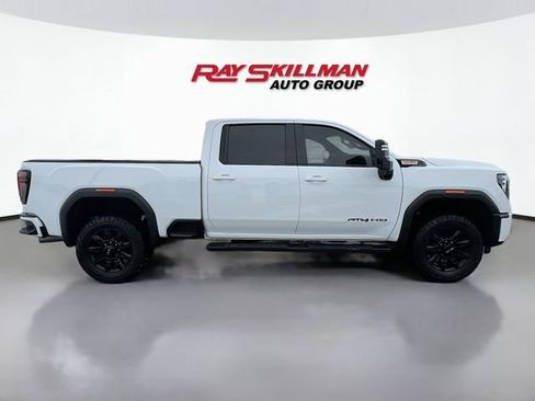 Used 2024 GMC Sierra 2500 AT4 image 8