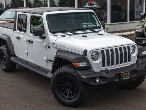 Used 2020 Jeep Gladiator Sport w/ Quick Order Package 24S AWD/4WD image 2