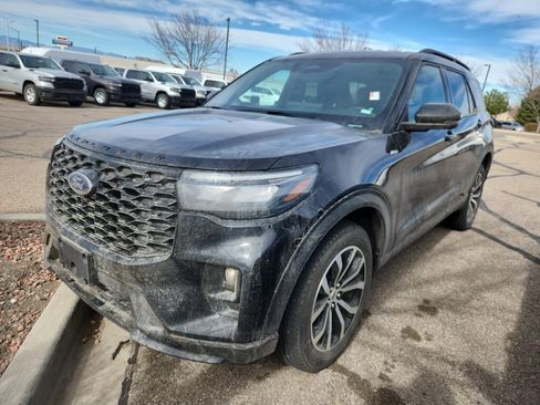 Used 2025 Ford Explorer ST-Line image 3