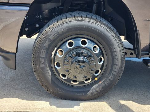 New 2026 RAM 3500 Laramie AWD/4WD image 11