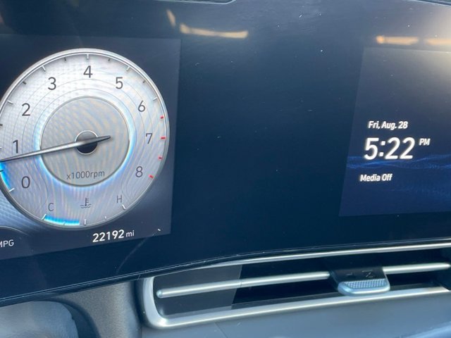 Used 2023 Hyundai Elantra SEL w/ Convenience Package FWD image 11