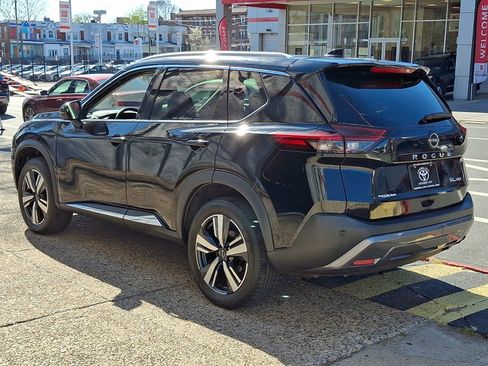 Used 2023 Nissan Rogue SL w/ SL Premium Package image 4