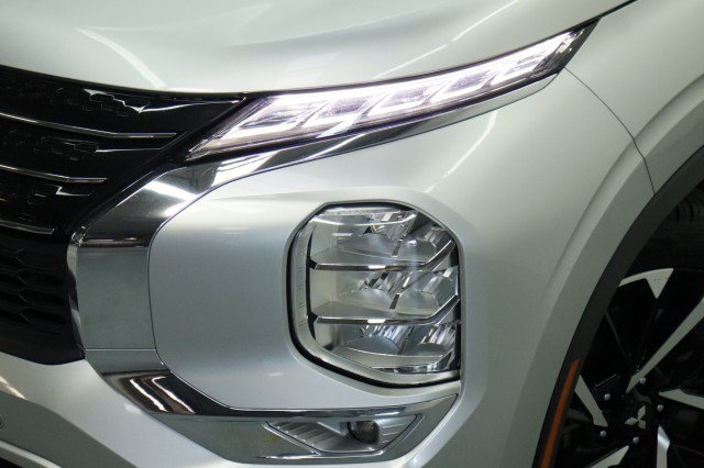 Used 2024 Mitsubishi Outlander SEL FWD image 2