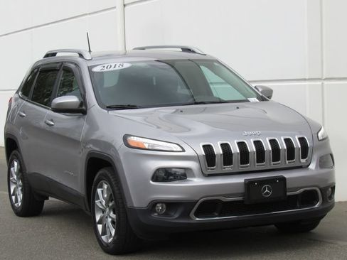 Used 2018 Jeep Cherokee Limited FWD image 2
