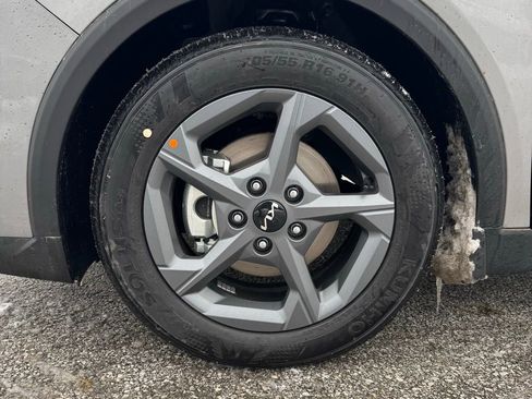 New 2025 Kia K4 LXS image 9