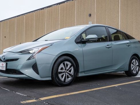Used 2016 Toyota Prius Three image 4