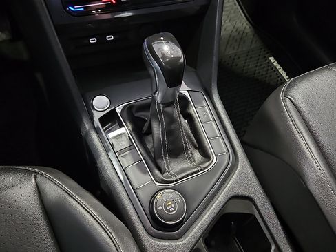 Certified 2022 Volkswagen Tiguan SE image 15
